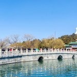 เที่ยวปักกิ่ง ชมทะเลสาบงาม เจดีย์ขาว ห้าศาลาสวยสงบ ที่อุทยานเป๋ยไห่ Beihai Park