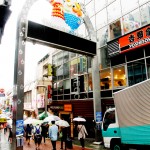 ทางเข้าถนนทาเคชิตะ (Takeshita) ฝั่งสถานี JR Harajuku